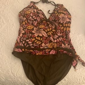 Women’s tankini top and bottom